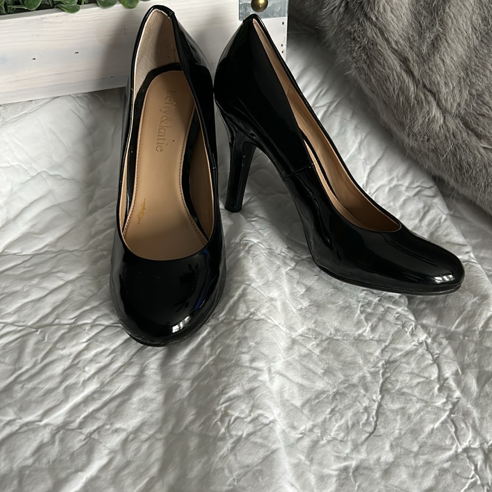 Kelly & Katie black pumps - Picture 3 of 9